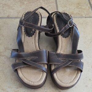 MUDD Y2K Brown Wedge Platform Strappy Sandal Size 9M